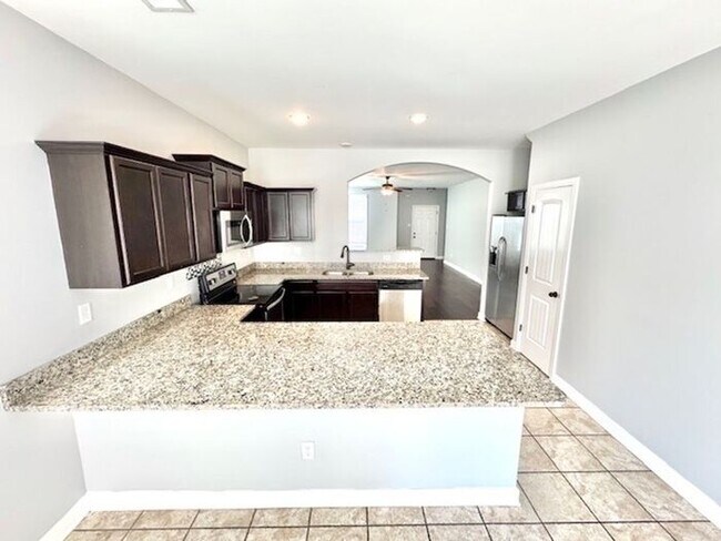 Foto del edificio - Open House Wednesday, May 2, 2025 1 PM to PM