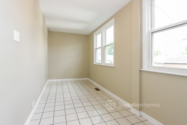 Building Photo - 2445 N Newland Ave