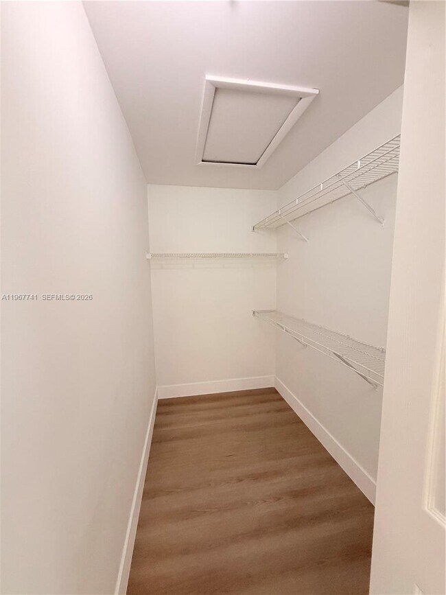 Foto del edificio - 11165 SW 6th St