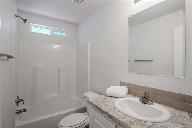 Foto del edificio - 3833 N Fairview Ave