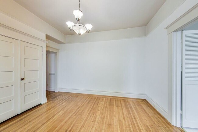 Building Photo - Presidio Heights 1BD/1BA with Dishwasher a...