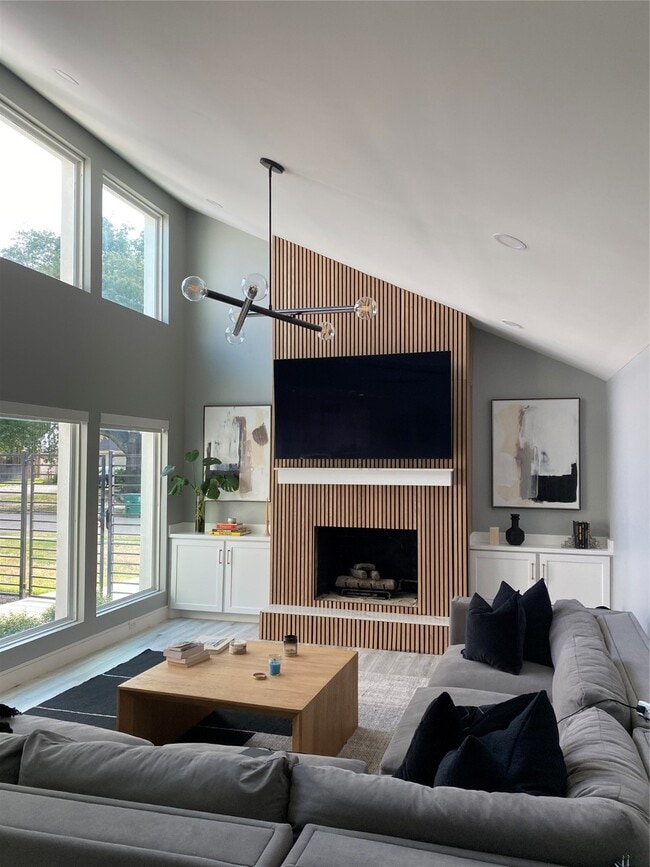 Building Photo - 10710 Shawnbrook Dr