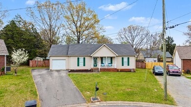 Building Photo - 2553 Hillingdon Dr
