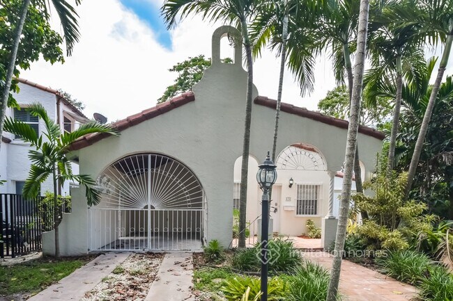 Foto del edificio - 806 Medina Ave
