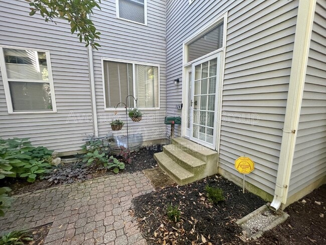 Building Photo - 5776 Kingsbury Pl