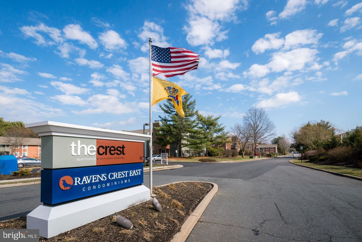 Primary Photo - 101 Ravens Crest Dr