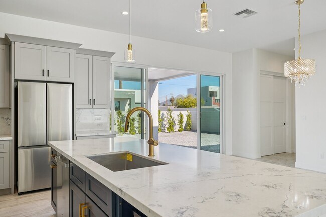 Foto del edificio - 910 E Roma Ave