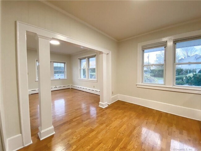 Building Photo - 61 Plattsville Ave