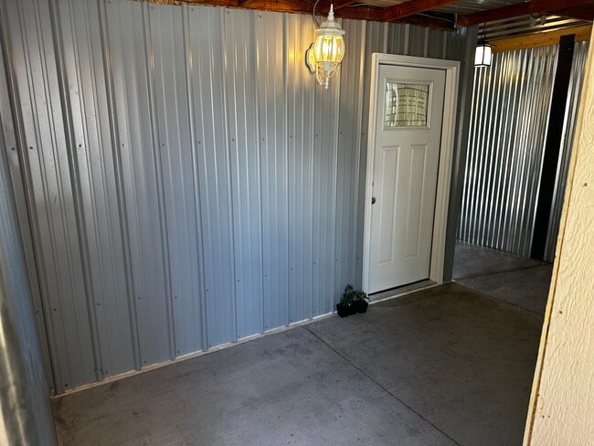 Building Photo - 70 E 400 S