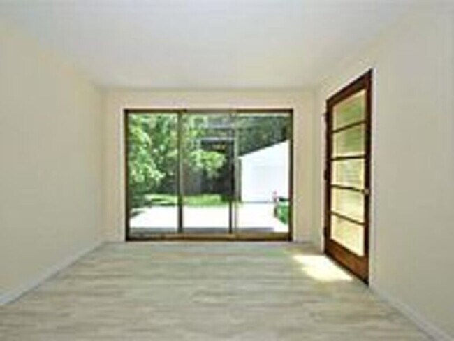 Building Photo - 2055 Wrenford Rd