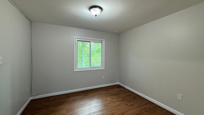 Building Photo - Lake Ridge Townhome
