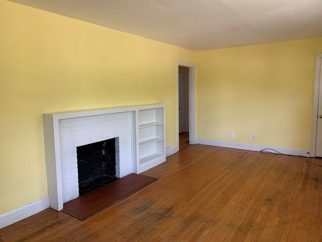 Foto del edificio - One Story House off Fort Avenue