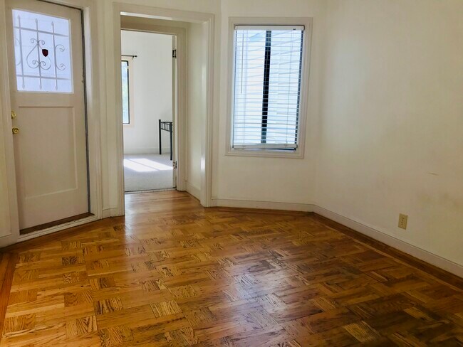 Dining room - 115 Hale St