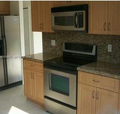 Foto del edificio - 1955 NE 36th Ave