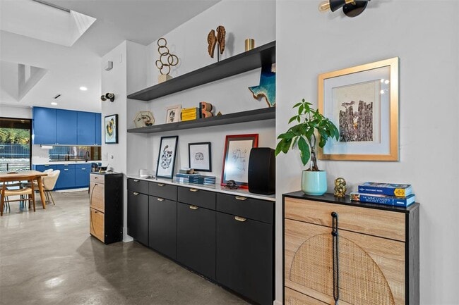 Foto del edificio - 5704 Driftwood Dr