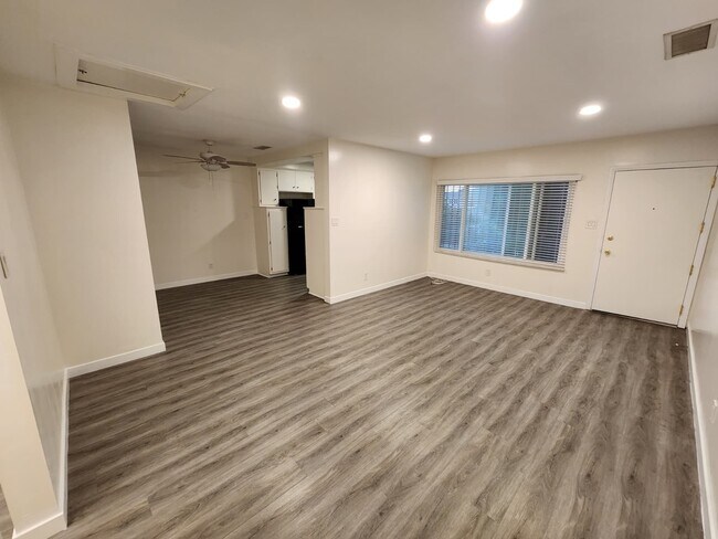 Foto del edificio - 701 S Osage Ave