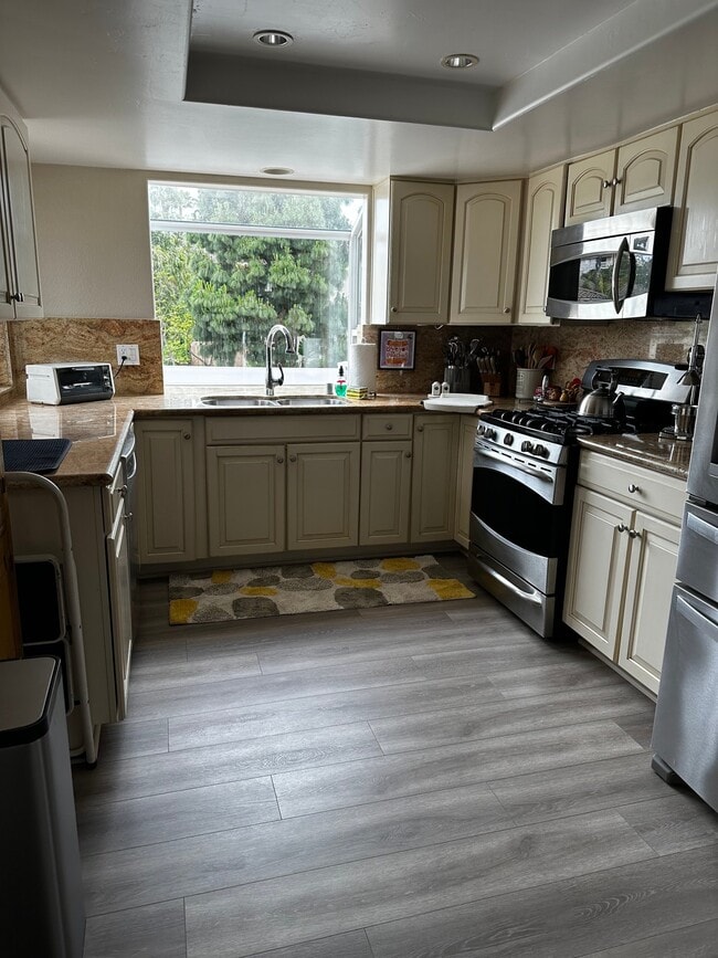 Building Photo - 6803 Urubu St