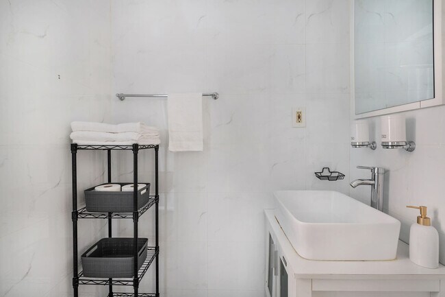 Building Photo - 454 W 47th St