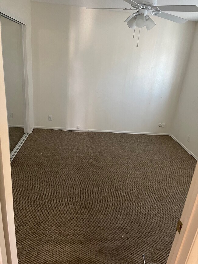 bedroom - 2723 N Bourbon St