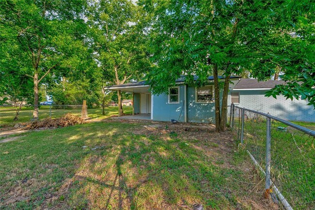 Building Photo - 11 E Oak Rdg Dr