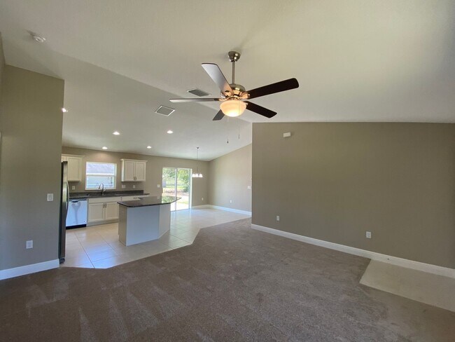 Building Photo - Desirable SW Ocala Neighborhood 4/2/2 *WON'T LAST*