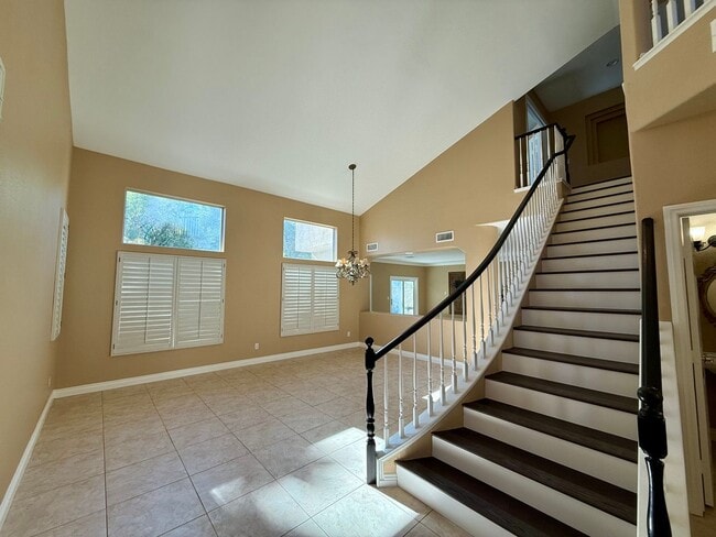 Building Photo - Elegant 3/BD 2.5/BA Home with Grand Stairc...
