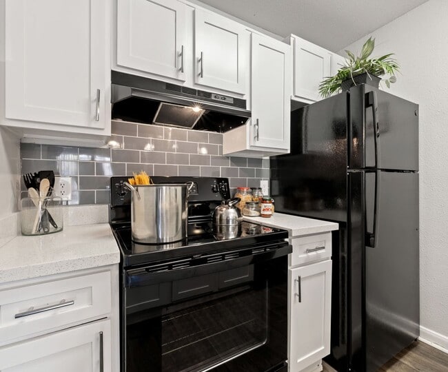 Foto del edificio - 2-Bed with 1 Month Free + Waived Fees!