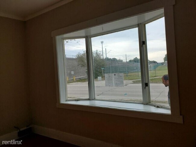 Foto del edificio - 3 br, 1 bath House - 1421 E Main St