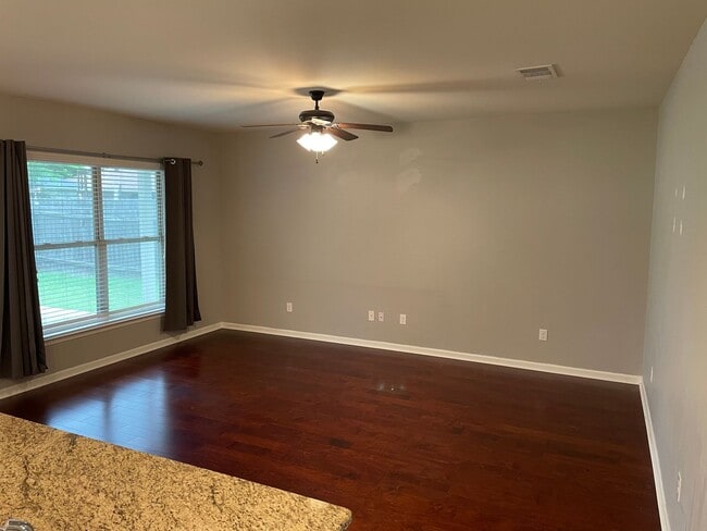 Building Photo - Gorgeous 3 bedroom Home in South Bossier