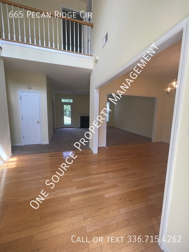 Foto del edificio - 665 Pecan Ridge Cir