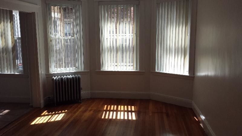 Foto del edificio - 121 Park Dr