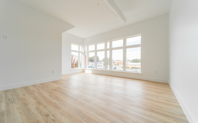 Living Room, floor -ceiling windows - 428 Penn Ave