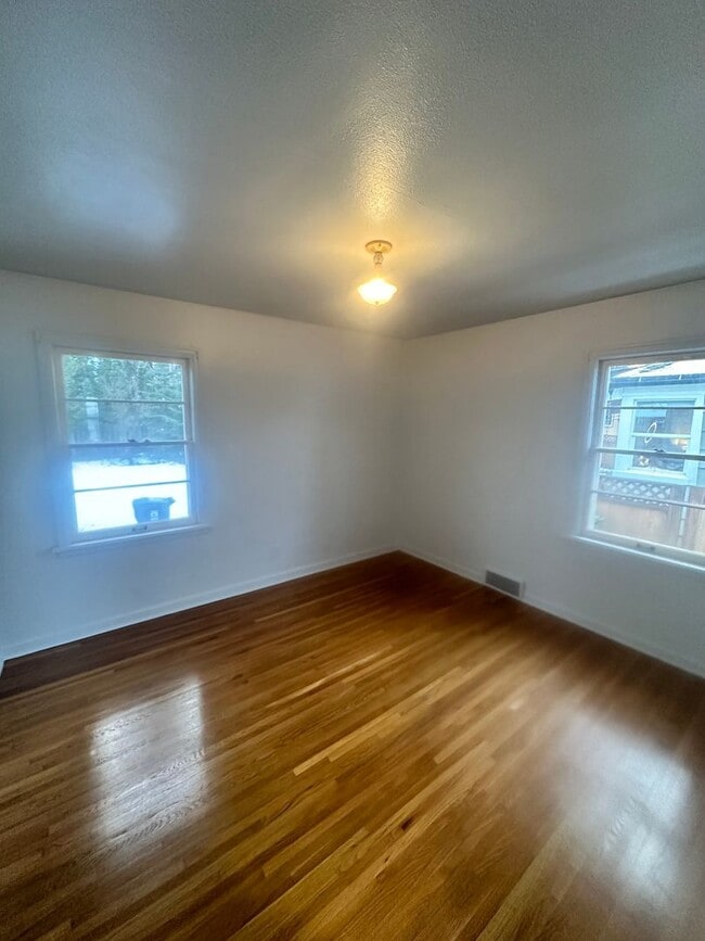 Building Photo - Adorable South HIll Home!