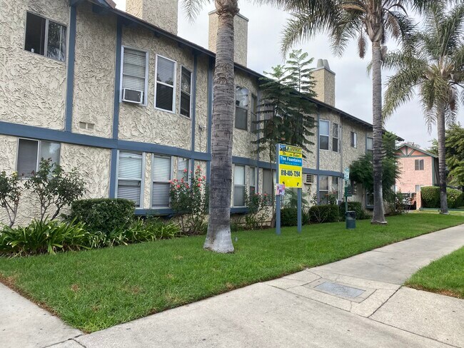 Foto del edificio - 7817 Ventura Canyon Ave