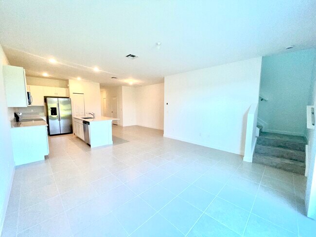 Building Photo - 850 SE grovebush Ln