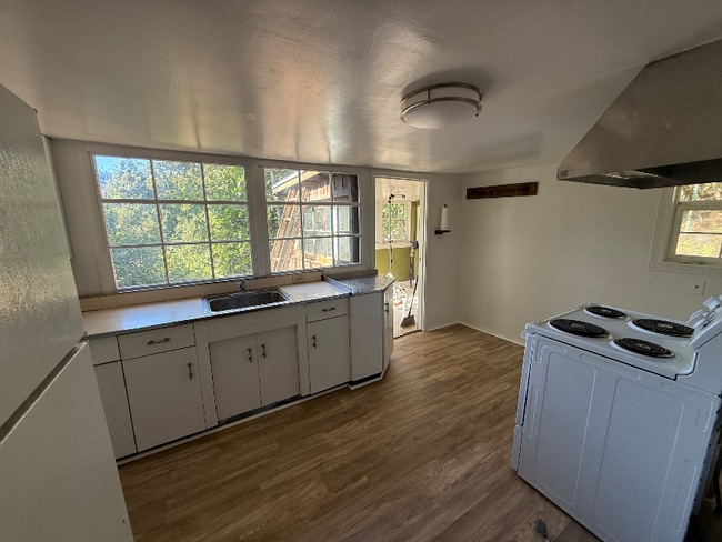 Foto del edificio - 23411 Glenwood Dr