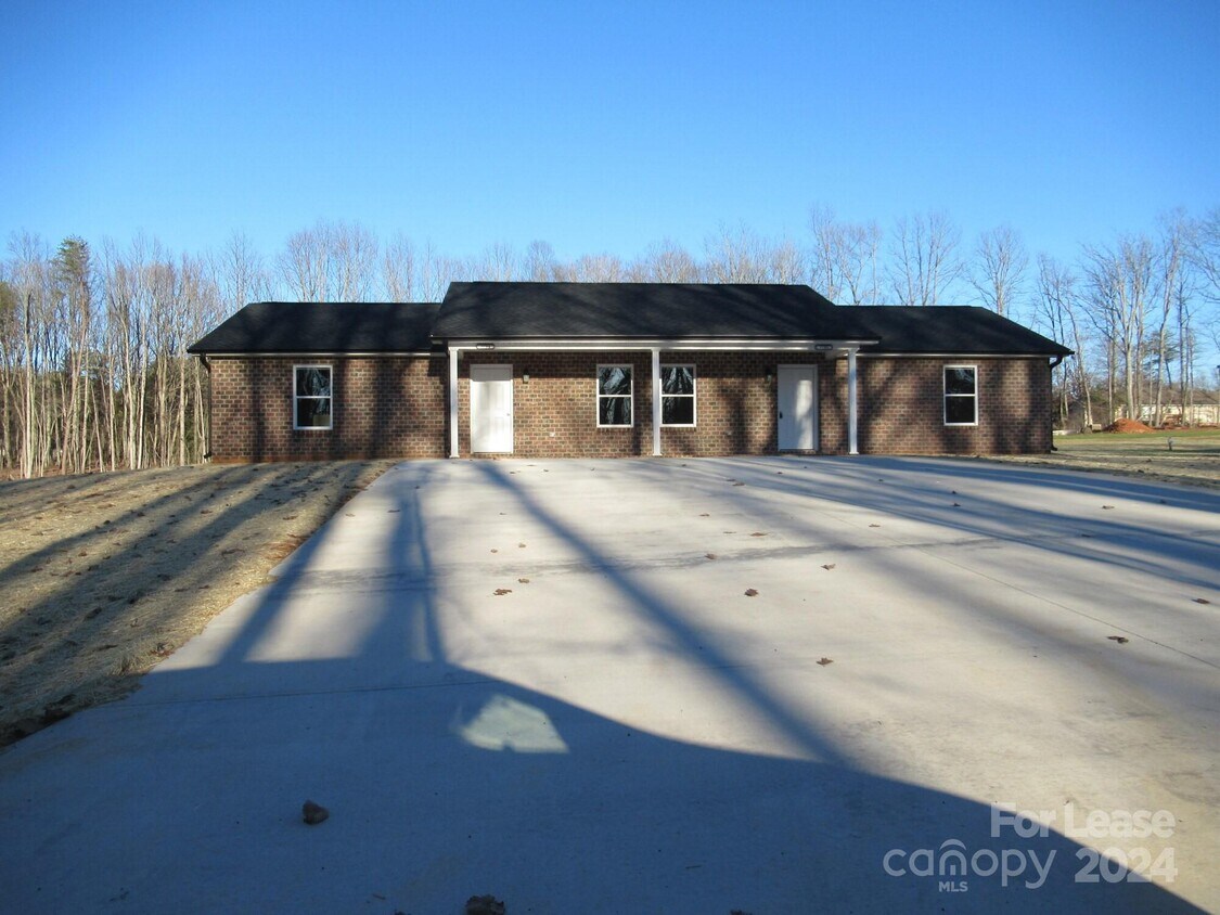 Primary Photo - 3794 English Oak Dr