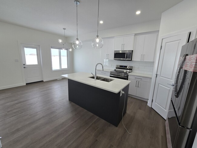 Building Photo - 313 Bluff Cove