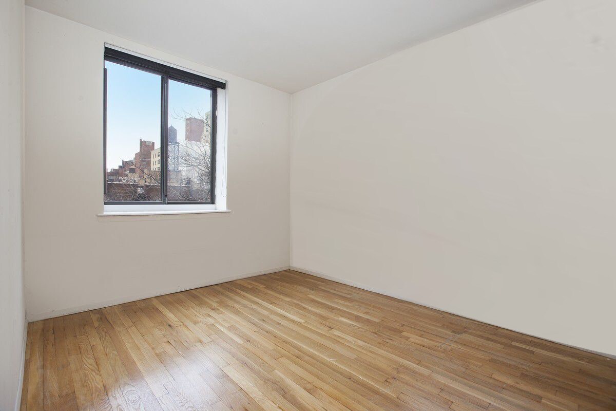 Building Photo - 230 E 30th St