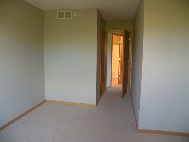 Building Photo - 485 Marshland Trl