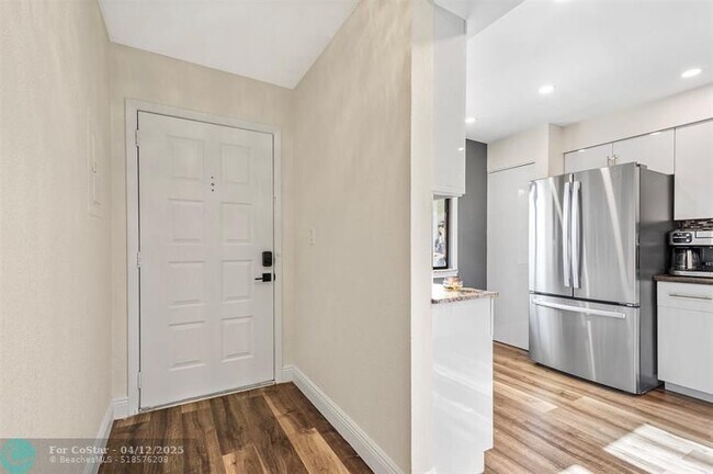 Building Photo - 2112 S Cypress Bend Dr