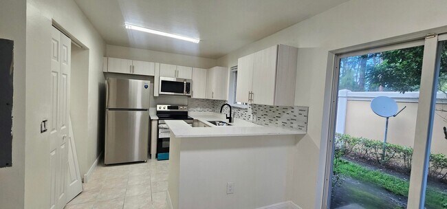 Foto del edificio - 3770 N Jog Rd
