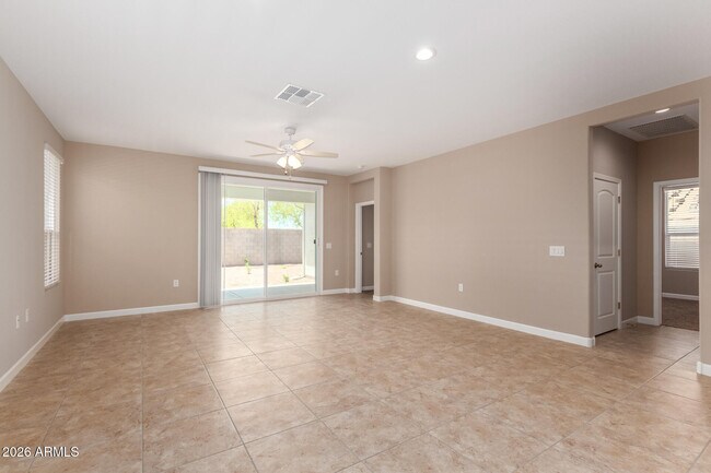 Foto del edificio - 37995 W San Ildefanso Ave