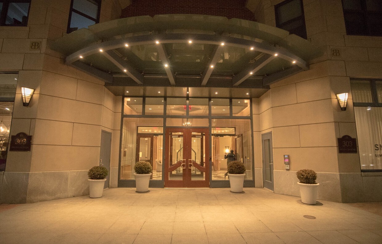 Primary Photo - 303 Columbus Ave