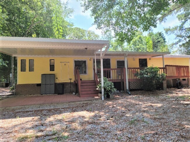 Building Photo - 1750 Nazareth Rd