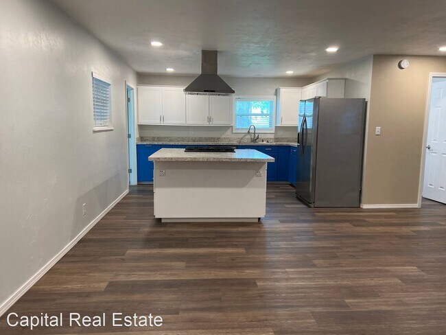 Building Photo - 3 br, 2 bath House - 221 N 9th St.