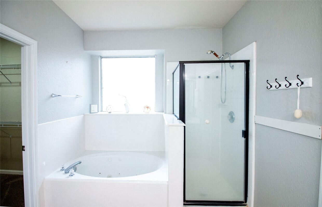 Foto del edificio - 3318 Shadow Crest Ct