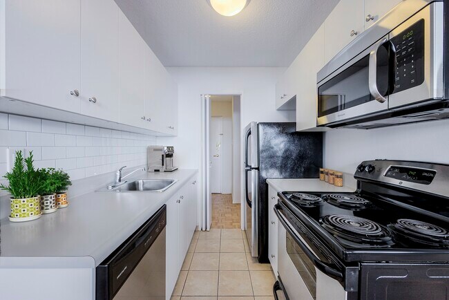 Building Photo - 25 Cosburn Avenue