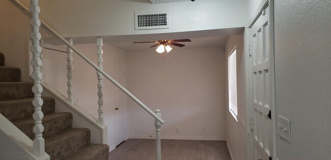 Foto del edificio - 616 E 3rd Ave