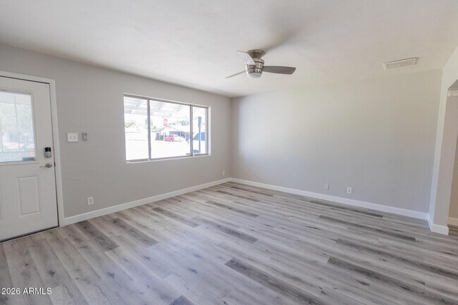 Foto del edificio - 1305 W Romo Jones St